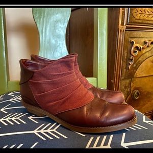 Merrell booties deep red. Cute w/any out